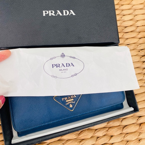 Authentic Prada Saffiano leather flap wallet - Picture 2 of 10
